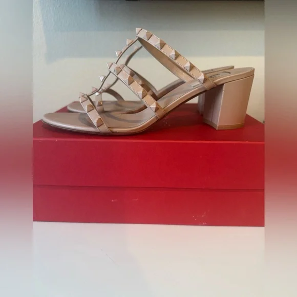 Valentino Garavani Women's Nude/Pink Tonal Rockstud Sandal Block Heels - Picture 5 of 17